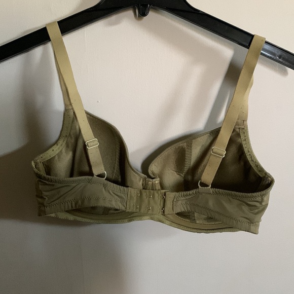 Change bra - Picture 3 of 6